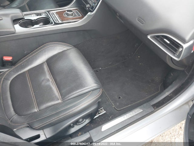 2017 JAGUAR XE SAJAK4BV1HA965486 Photo 4