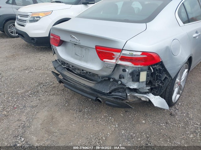 2017 JAGUAR XE SAJAK4BV1HA965486 Photo 5