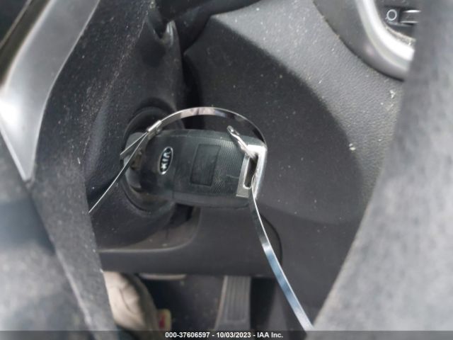 5XYPG4A5XHG329015 KIA Sorento Lx V6