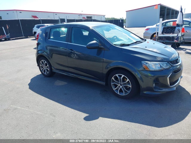 Chevrolet SONIC LT 2018 1G1JD6SH4J4107733 Image 1