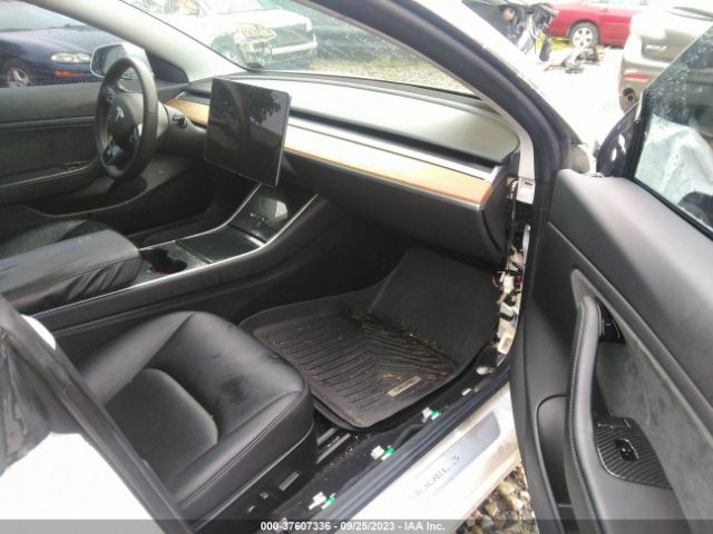 2019 TESLA MODEL 3 5YJ3E1EB6KF427413 Photo 4