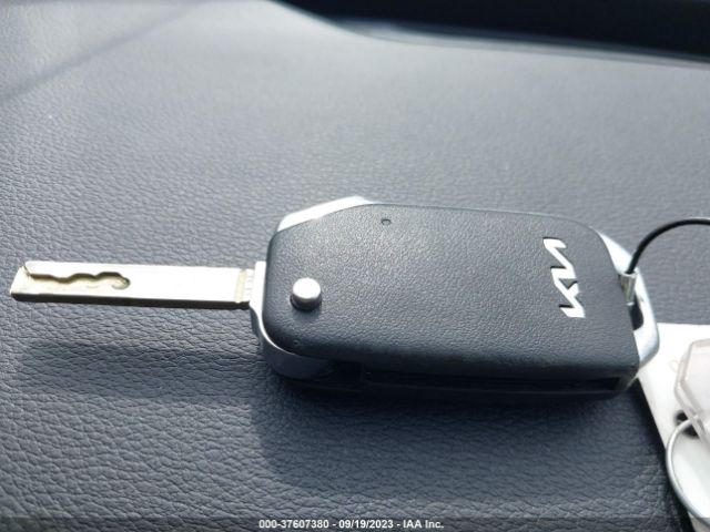 KNDPUCAF8P7085095 KIA Sportage Lx