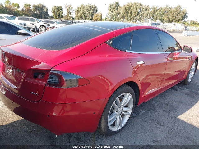 Tesla Model S 85d 2015 5YJSA1H26FF086328 Image 4