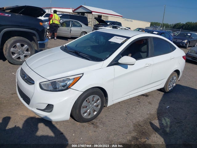 Hyundai ACCENT SE 2017 KMHCT4AE1HU252068 Image 2