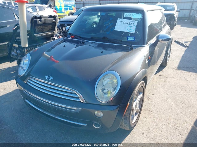 2006 MINI COOPER HARDTOP WMWRC33516TK72746 Photo 1