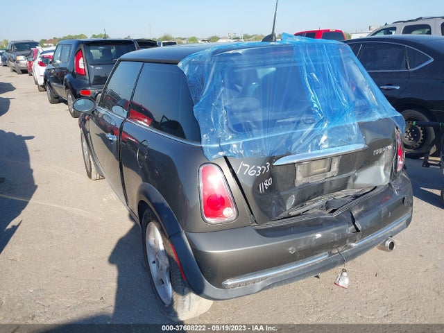 2006 MINI COOPER HARDTOP WMWRC33516TK72746 Photo 2