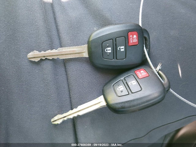 Toyota RAV4 LE 2017 JTMZFREV4HJ107573 Image 11
