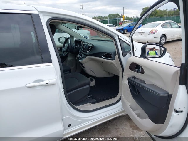 2C4RC1CG7PR511931 Chrysler Voyager Lx