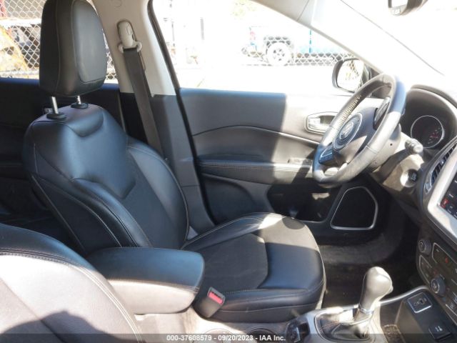3C4NJCBB7JT241089 Jeep Compass Latitude Fwd