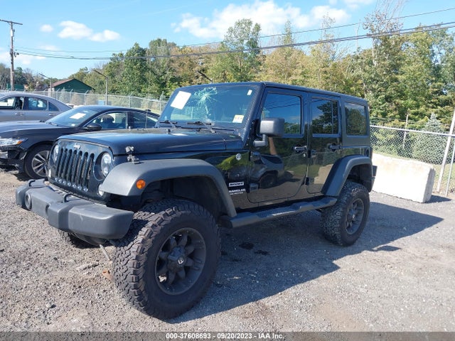 1C4BJWDG5EL321229 Jeep Wrangler Unlimited Sport