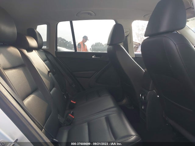 WVGAV7AX7HK015598 Volkswagen TIGUAN