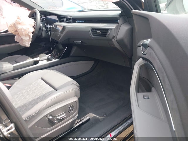 2022 Audi e-tron, VIN: WA1VCBGE9NB035233