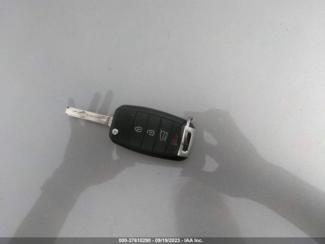 5XYKTCA67FG654372 KIA SORENTO LX