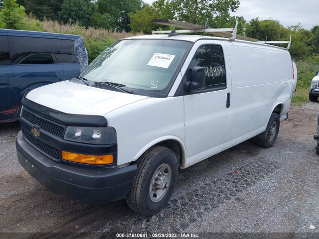 Chevrolet EXPRESS CARGO VAN 2019 1GCWGAFP1K1182482 Image 2