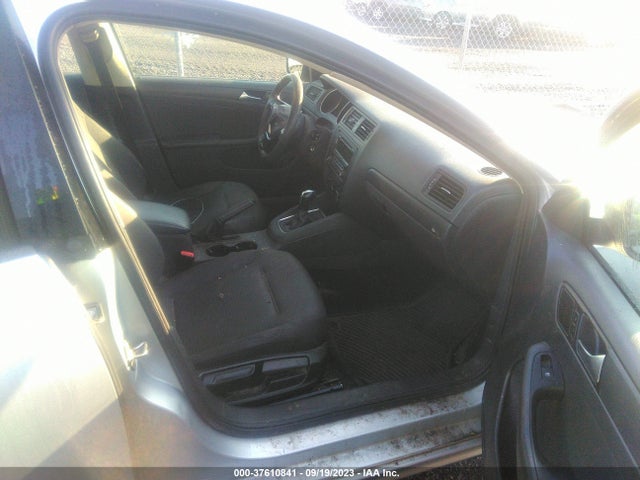 3VW2K7AJ2FM324475 Volkswagen Jetta Sedan 2.0l S