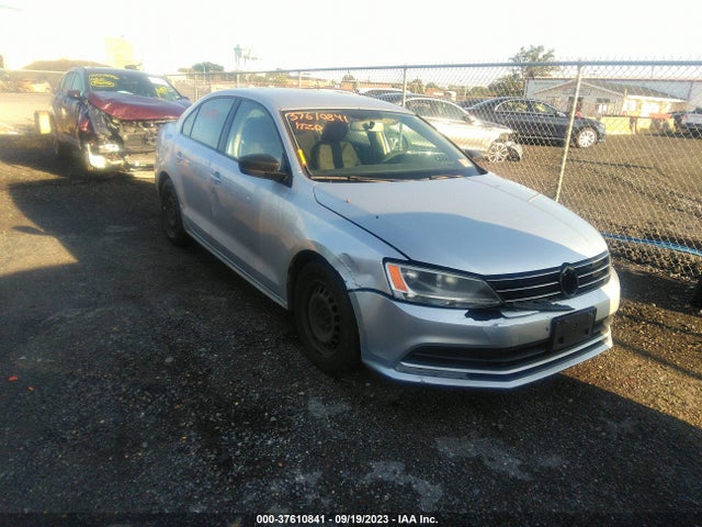 3VW2K7AJ2FM324475 Volkswagen Jetta Sedan 2.0l S
