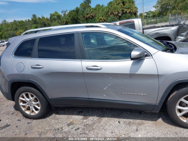 1C4PJLLXXJD523865 Jeep Cherokee Latitude Plus