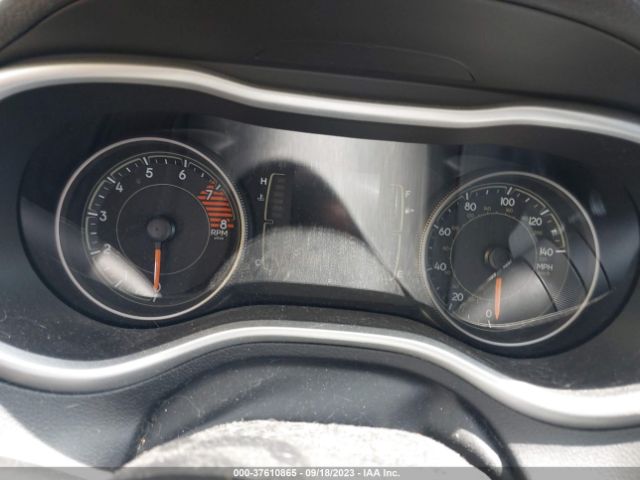 1C4PJLLXXJD523865 Jeep Cherokee Latitude Plus