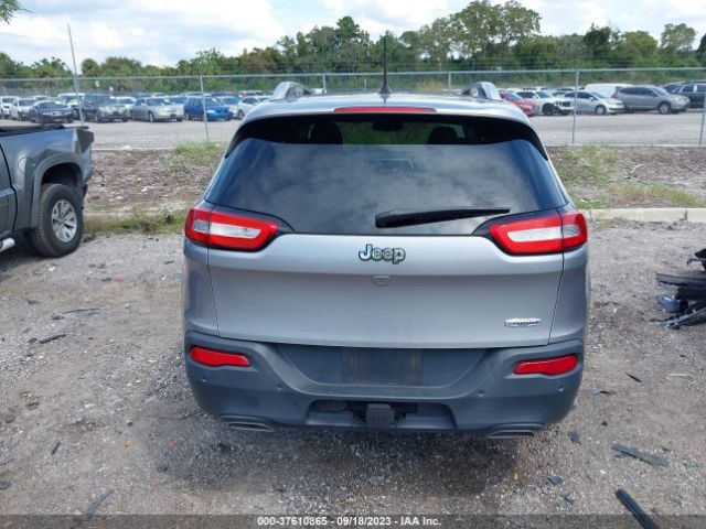 1C4PJLLXXJD523865 Jeep Cherokee Latitude Plus