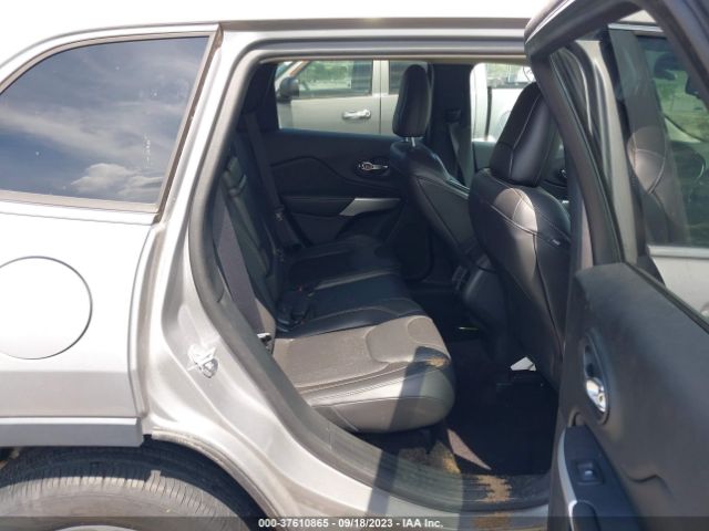 1C4PJLLXXJD523865 Jeep Cherokee Latitude Plus