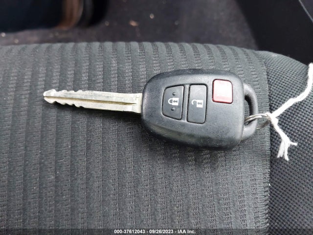 Toyota RAV4 LE 2018 JTMBFREV2JJ206402 Image 11