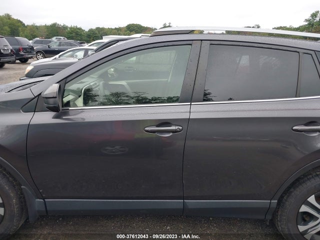 Toyota RAV4 LE 2018 JTMBFREV2JJ206402 Image 14