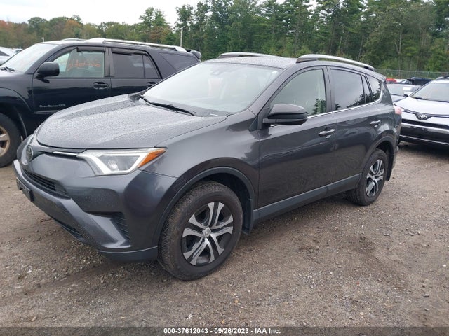 Toyota RAV4 LE 2018 JTMBFREV2JJ206402 Image 2