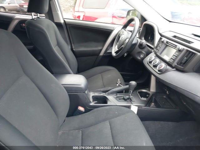 Toyota RAV4 LE 2018 JTMBFREV2JJ206402 Image 5