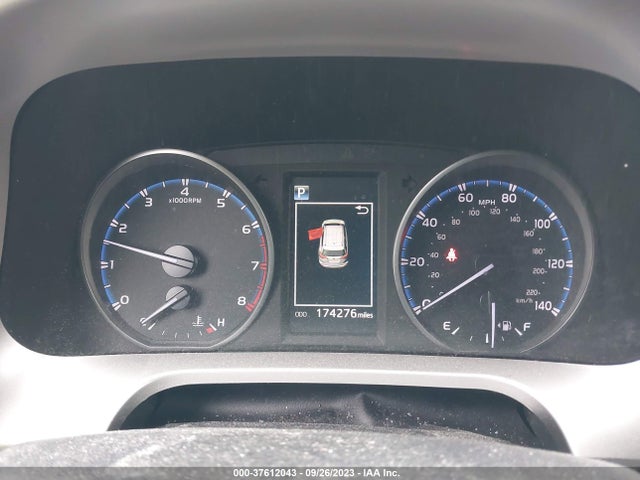 Toyota RAV4 LE 2018 JTMBFREV2JJ206402 Image 7