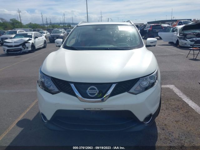 JN1BJ1CP1JW500271 Nissan Rogue Sport Sl