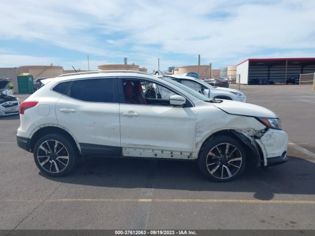 JN1BJ1CP1JW500271 Nissan Rogue Sport Sl