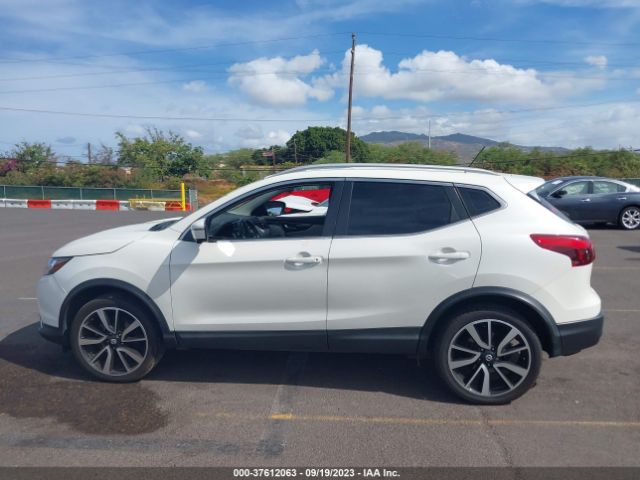 JN1BJ1CP1JW500271 Nissan Rogue Sport Sl