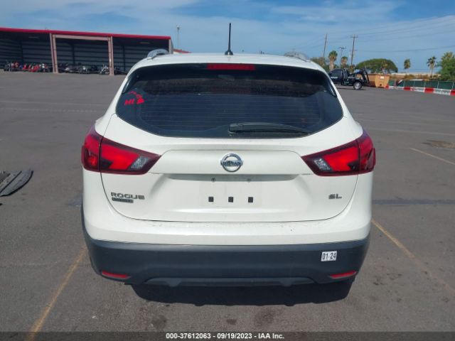JN1BJ1CP1JW500271 Nissan Rogue Sport Sl