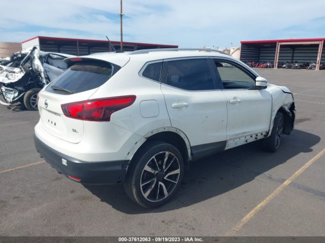 JN1BJ1CP1JW500271 Nissan Rogue Sport Sl