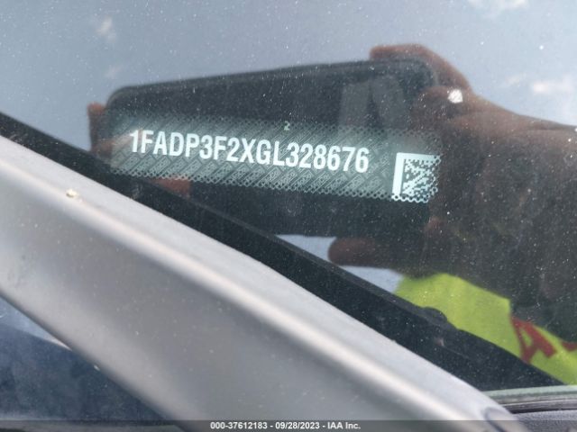 1FADP3F2XGL328676 Ford FOCUS SE