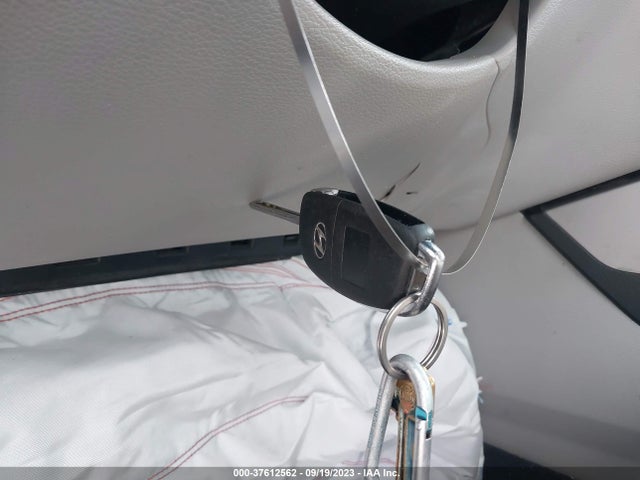 2016 HYUNDAI SONATA 2.4L SE VIN: 5NPE24AF4GH381682