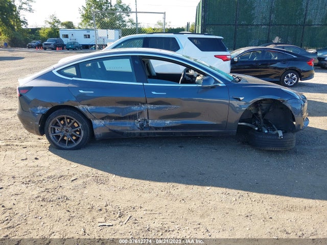 2018 Tesla 3, VIN: 5YJ3E1EA2JF021814