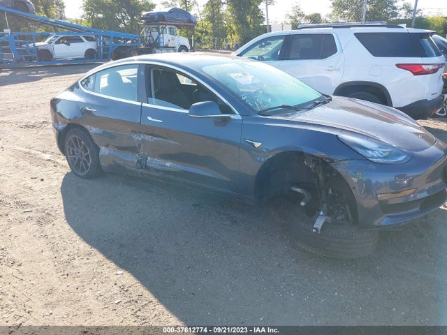 2018 Tesla 3, VIN: 5YJ3E1EA2JF021814