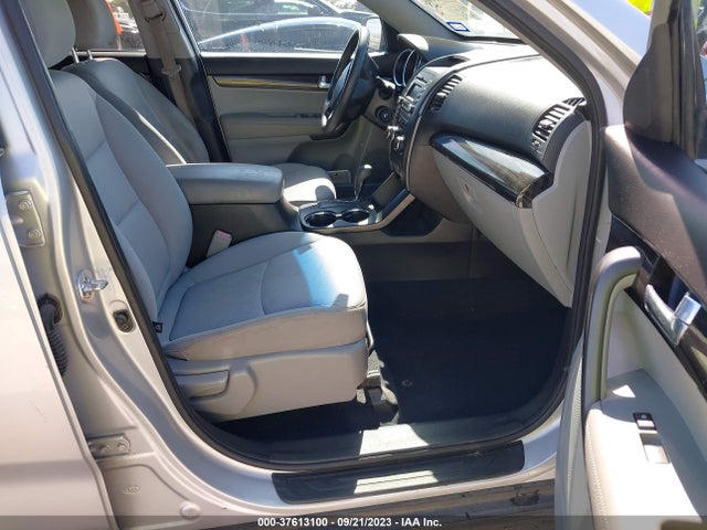 2012 KIA SORENTO LX VIN: 5XYKT4A68CG266200