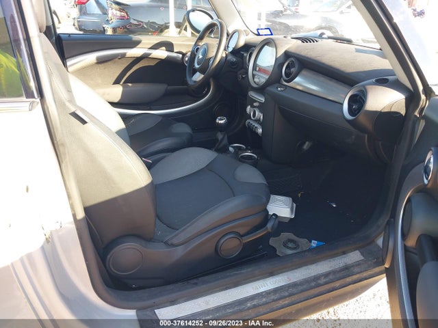 2008 MINI COOPER HARDTOP WMWMF73578TT93356 Photo 4