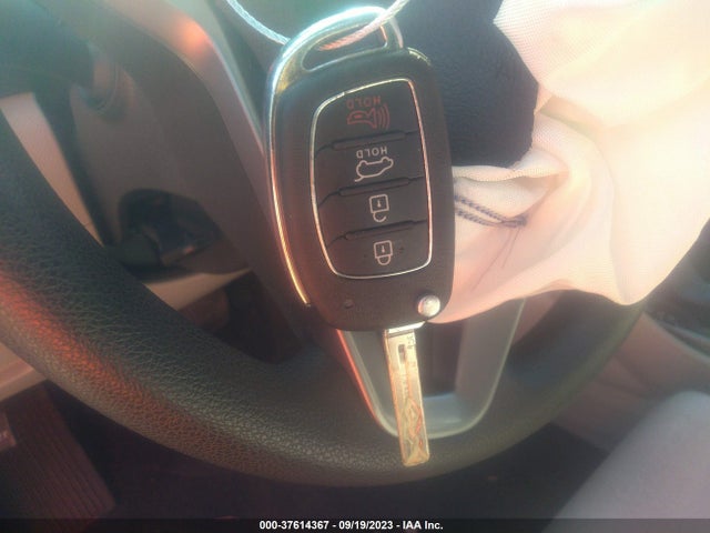 2017 HYUNDAI TUCSON SE VIN: KM8J33A4XHU374243