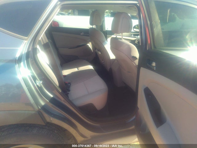 2017 HYUNDAI TUCSON SE VIN: KM8J33A4XHU374243