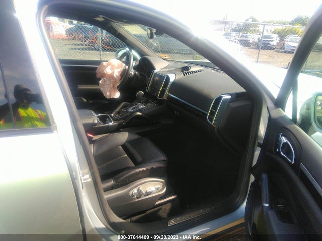 2017 PORSCHE CAYENNE WP1AA2A24HKA88112 Photo 4