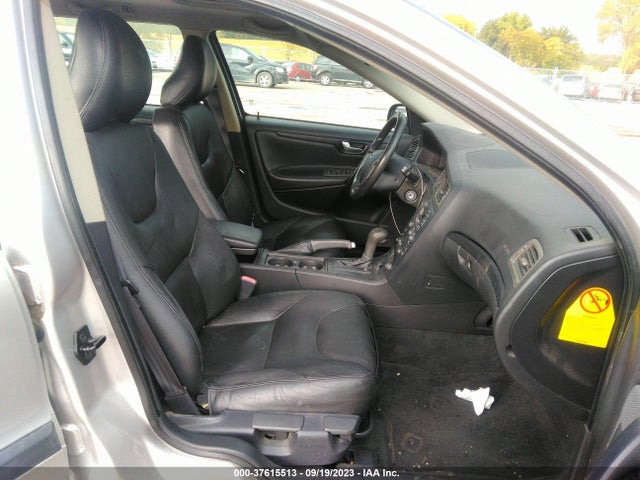 2002 VOLVO V70 VIN: YV1SW61R721261169