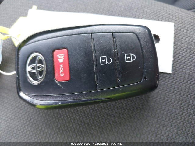 Toyota Corolla Cross Le 2022 7MUCAAAGXNV010380 Image 11