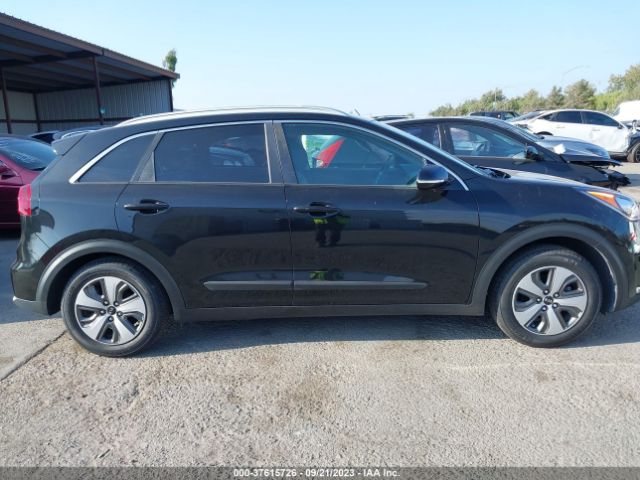 KNDCC3LC8H5098382 KIA NIRO EX