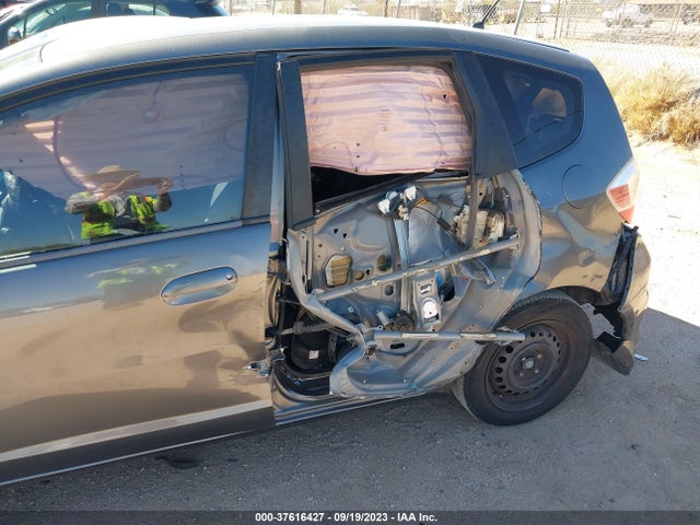 2013 HONDA FIT VIN: JHMGE8H39DC014558