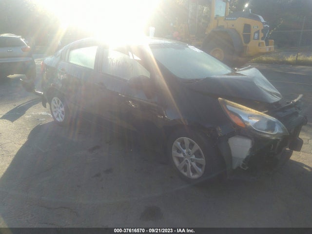 2015 KNADM4A36F6515061 main image