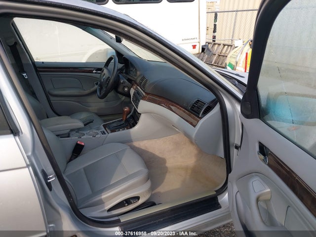 2004 BMW 3 SERIES WBAEV33434KR27766 Photo 4