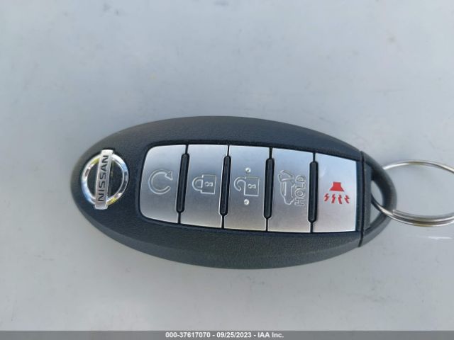 JN8AT2MTXHW407901 Nissan Rogue Sl
